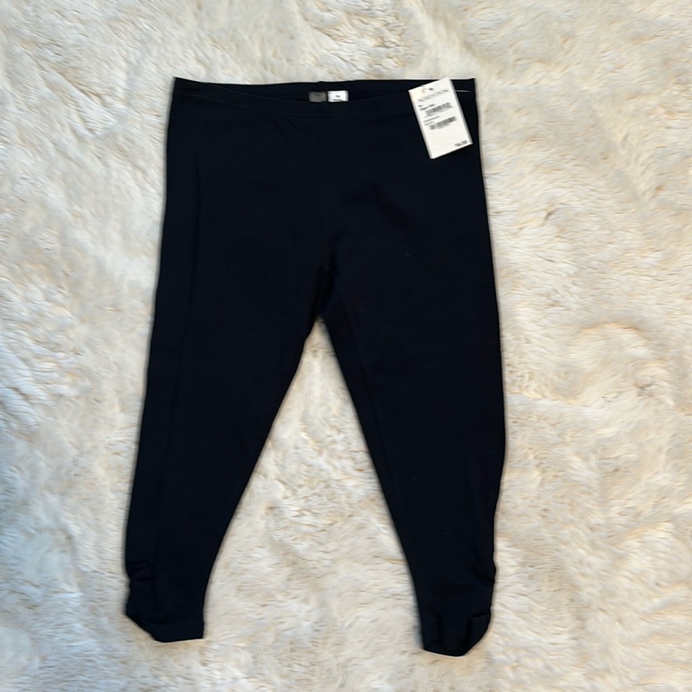 NWT! Cropped BP leggings w/ruching at bottom of side seams. Black, size M.